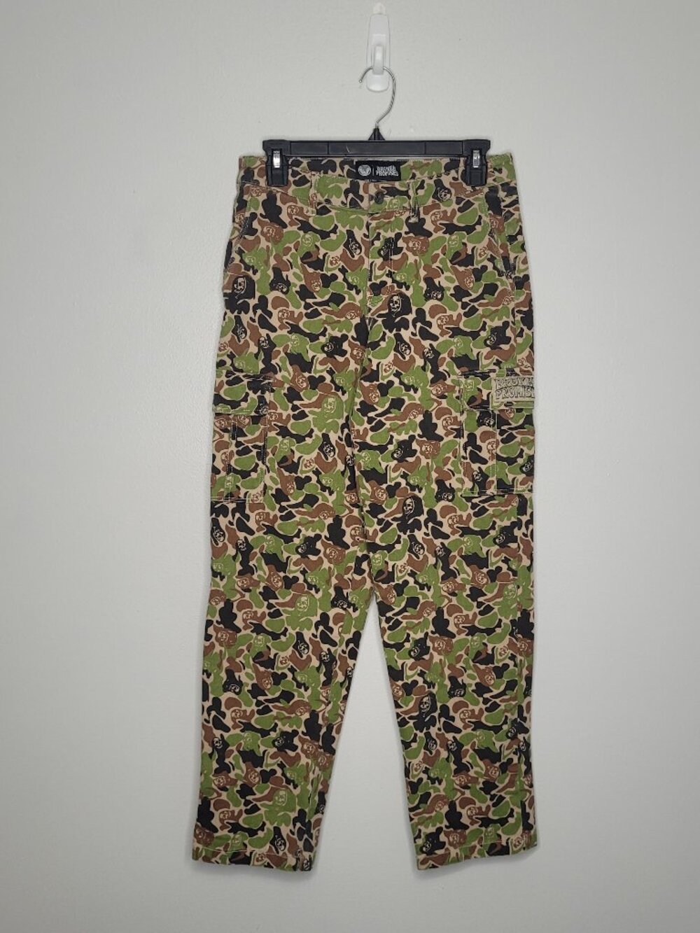 Broken Promises green brown black camo cargo pocket skater relaxed pants size 5